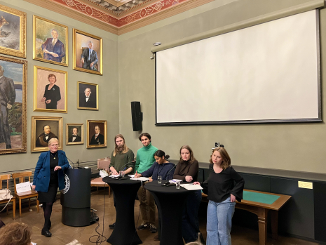 Ungdomspolitikere i debatt. 