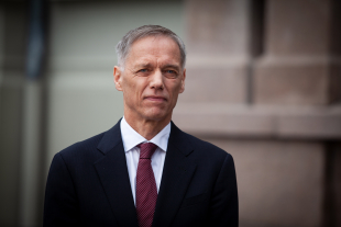 Leder av Abelkomiteen 2023,  Helge Holden. 