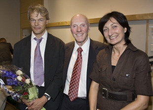 Fred Kavli flankert av Edvard og May Britt Moser. (Foto: Thor Nielsen)