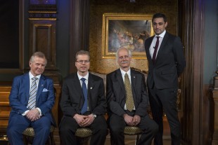 Lederne av Kavlipriskomiteene begrunnet tildelingen. Fra venstre: Ole Petter Ottersen, Arne Brataas og Mats Carlsson. Til høyre: programleder Adam Ruterford. Foto: Thomas Brun