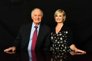 Alan Alda og Lena Kristin Ellingsen leder årets Kavliprisutdeling i Oslo konserthus.