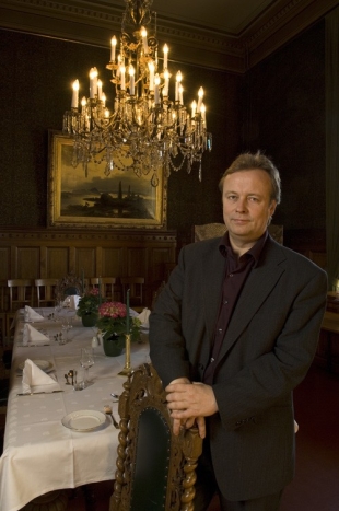 Kim Gunnar Helsvig har skrevet boken om Akademiets etterkrigshistorie. (Foto: Svein Erik Dahl/Samfoto)