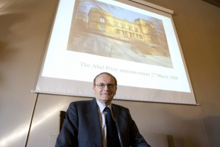 Tom Lyche, leder av Akademiets matematikkgruppe, var konferansier for Abelpriskunngjøringen. (Foto: Bjørn Sigurdsøn/Scanpix)