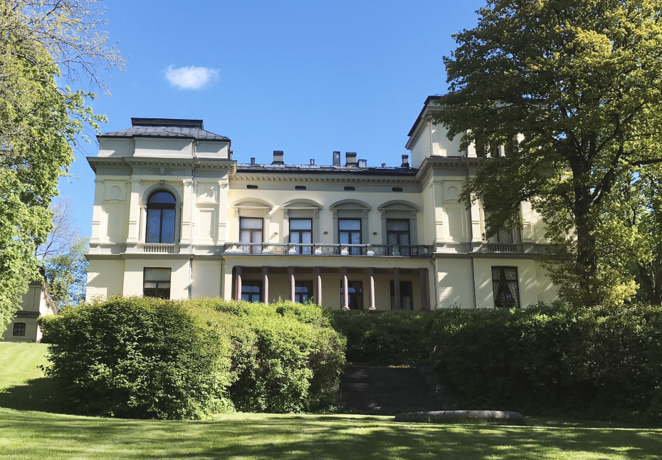 Akademiet hus sett fra hagen. Drammensveien 78