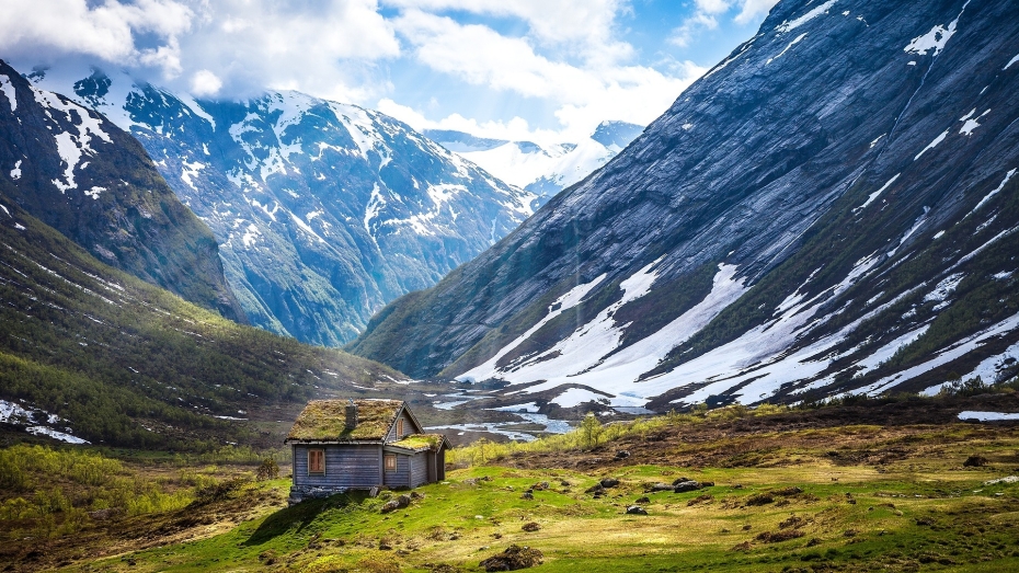 Illustrasjonsfoto av en hytte i fjellet