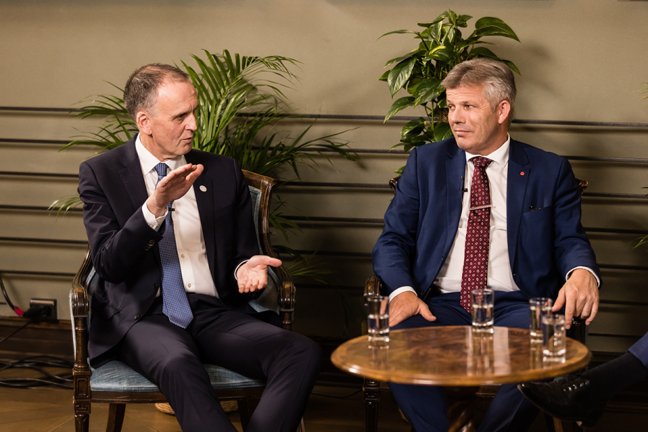 To menn i Kavlisalen.