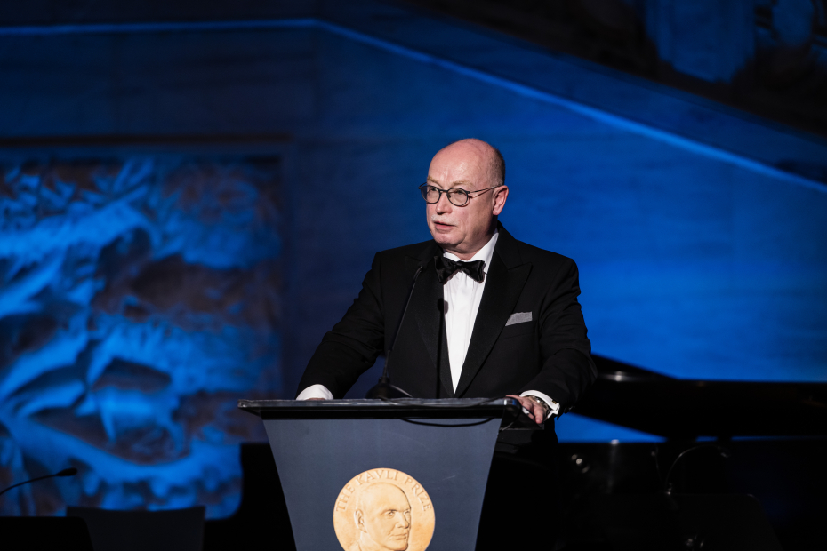 Martin Stratmann holdt hovedtalen under Kavlibanketten 2022.