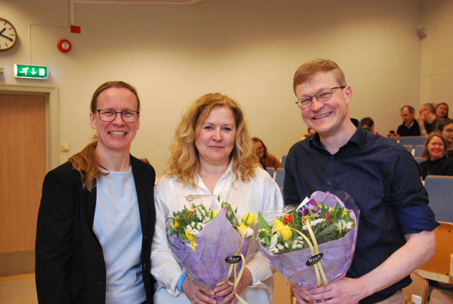 I. Christin Borge, nestleder i Norsk matematikkråd, Tone Fairway, rektor ved OHG, og Holmboeprisvinner 2023, Morten Munthe. Foto: Anne Helene Bakke