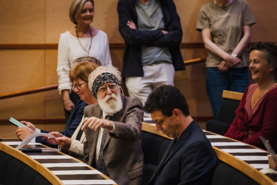 Michel Talagrand ved Abelforelesningene 2024, Georg Sverdrups hus, Universitetet i Oslo. 