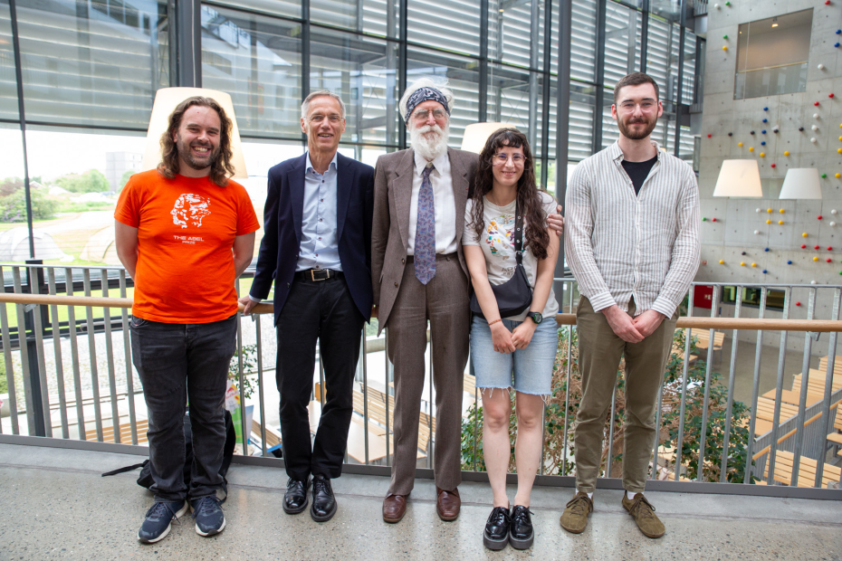 Michel Talagrand besøker Universitetet i Stavanger. Fra venstre Tyson Ritter, Helge Holden, Michel Talagrand, Mar Saiz Aparicio og Kristoffer Rørhus Flaate.