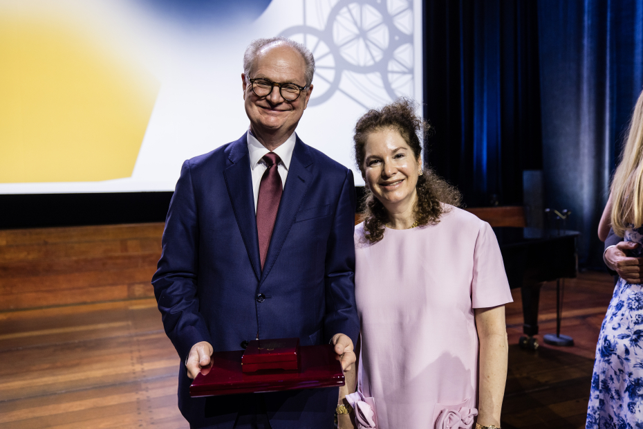 Paul og Nicole Alivisatos på scenen i Oslo konserthus