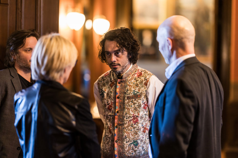 Mathematician Jan Nordbotten talking to a group of people