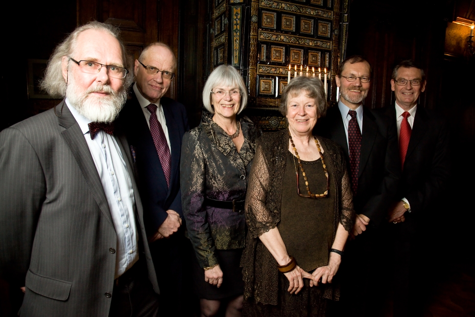Nils Chr. Stenseth, Jan Terje Faarlund, Tora Aasland, Barbara H. Partee, Øyvind Østerud og Øivind Andersen etter foredraget. Foto: Eirik Furu Baardsen