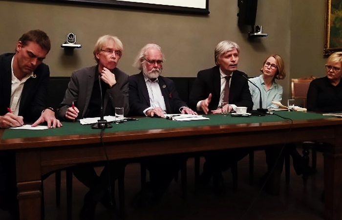 Budskapet var dystert: tidsvinduet vi har, for å snu trenden, krymper. Det fortalte innlederne (til venstre i bildet) Tor Furevik og Jan Fuglestvedt.